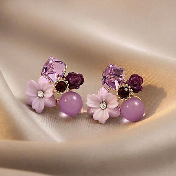 💜 Betsey Johnson lilac cluster flower earrings 💜 - Picture 4 of 5